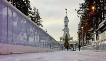 Каток на Северном речном вокзале приостановил работу из-за снегопада