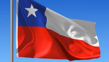 Спасательный самолет вспыхнул в воздухе и рухнул прямо на шоссе в Чили