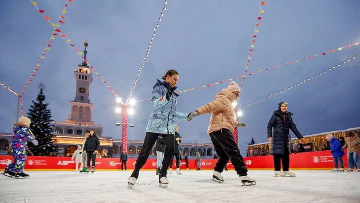 Каток открылся на Северном речном вокзале Каток открылся на Северном речном вокзале