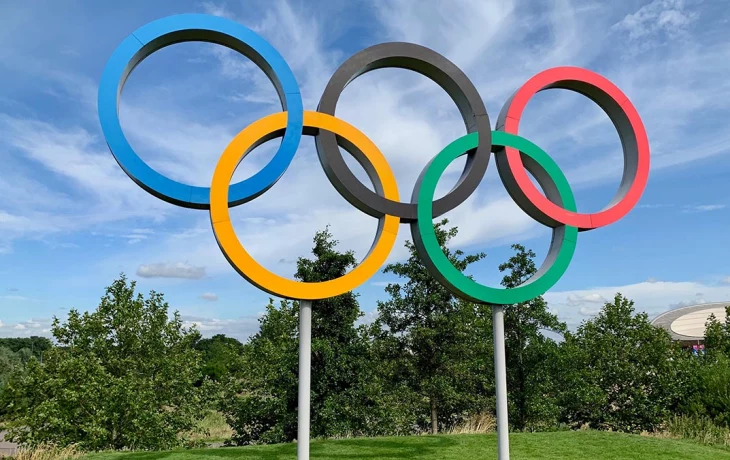 Олимпийского чемпиона из Италии заметили спящим на улице в Париже Олимпийского чемпиона из Италии заметили спящим на улице в Париже