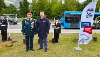 Герой России Эдуард Казымов вместе с кадетами высадил &laquo;Сирень Победы&raquo; в Хорошево-Мневниках
