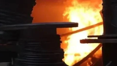 Пожар произошел в пристройке к административному зданию на юго-востоке Москвы Пожар произошел в пристройке к административному зданию на юго-востоке Москвы