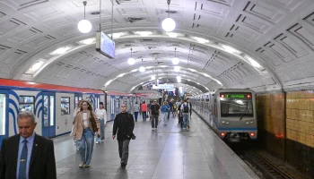 Движение на Сокольнической линии восстановили после падения человека на пути