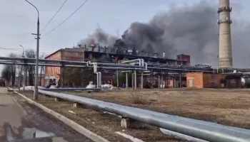 Открытое горение ликвидировано в цеху завода "Электроизолит" в Подмосковье