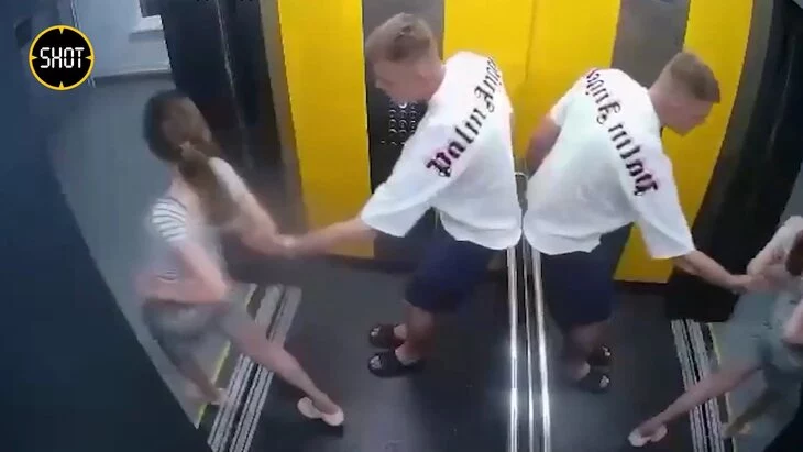 СК проверит инцидент в лифте Новороссийска, где мужчина шлепнул девочку