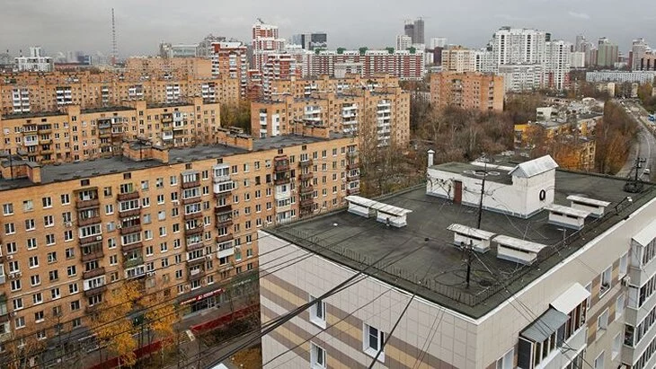 Более 8 тыс крыш жилых домов отремонтировали в Москве с 2015 года