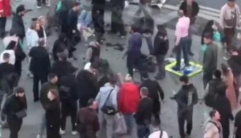 Дептранс сообщил о затруднении движения на улице Каховке из-за аварии