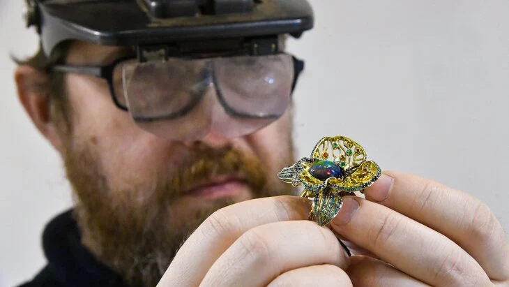 Московские предприятия увеличили выпуск ювелирных изделий более чем на 65 процентов Московские предприятия увеличили выпуск ювелирных изделий более чем на 65 процентов