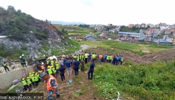 Спасатели извлекли тела 18 погибших из загоревшегося в Непале самолета