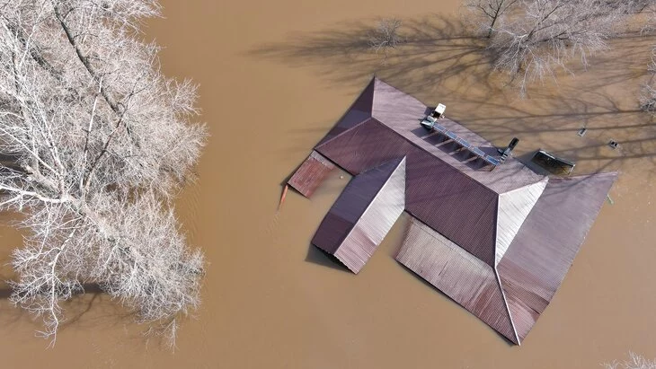 Четырнадцать человек попали в больницы из-за паводка в Оренбуржье Четырнадцать человек попали в больницы из-за паводка в Оренбуржье