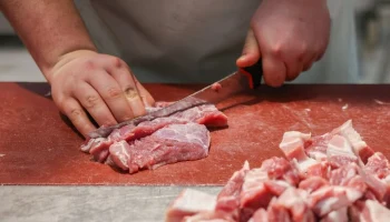 Свинина начала дешеветь в России