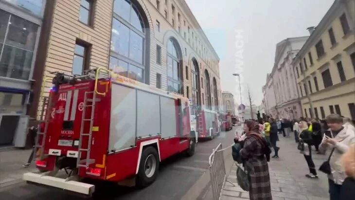 В Центральном детском магазине в Москве произошел пожар В Центральном детском магазине в Москве произошел пожар