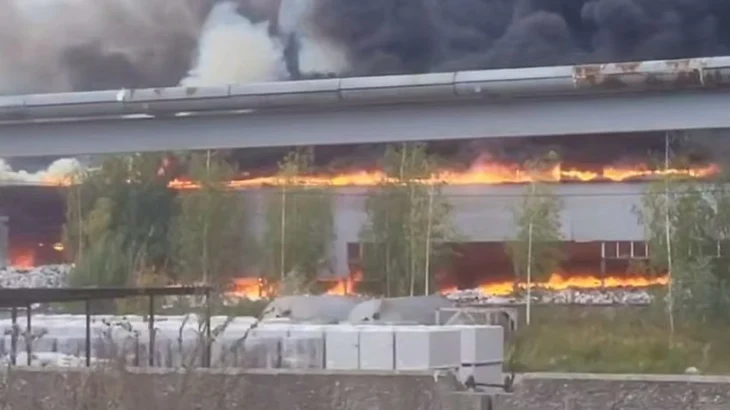 Пожар произошел на мусоросортировочной станции в подмосковном Щелкове Пожар произошел на мусоросортировочной станции в подмосковном Щелкове