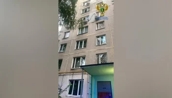 Девочка выпала из окна квартиры в Москве
