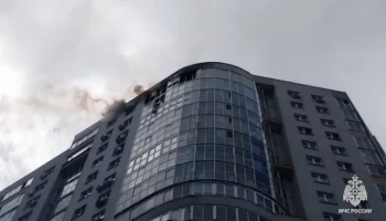 Многоэтажный дом загорелся в Екатеринбурге