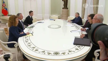 «Царьград» заметил статуи четырех правителей России на встрече Путина и Уиткоффа «Царьград» заметил статуи четырех правителей России на встрече Путина и Уиткоффа