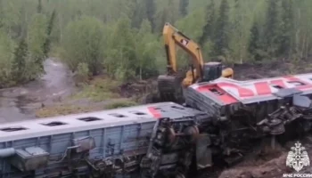 Шесть проводников сошедшего с рельсов поезда в Коми получили травмы