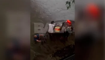 Мосводосток заявил о хорошем самочувствии рабочего, спасенного из коллектора