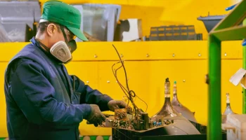 Собянин: Город помогает компаниям привлекать средства на развитие производства