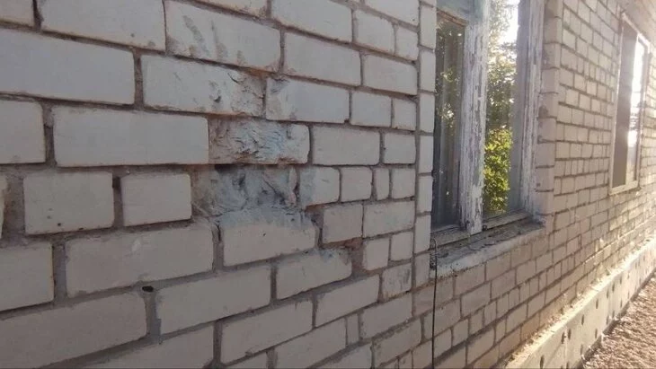 Четыре частных дома повреждены после атаки БПЛА в Прибрежном Саратовской области Четыре частных дома повреждены после атаки БПЛА в Прибрежном Саратовской области