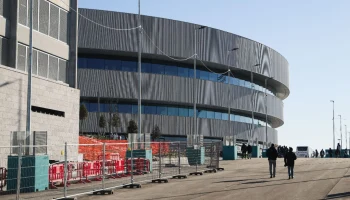 А арену достроить забыли