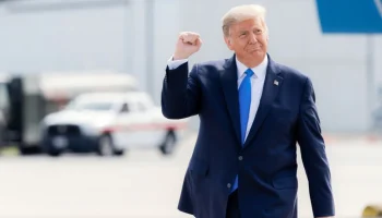 Трамп заявил об уничтожении большой подлодки с наркотиками на пути в США