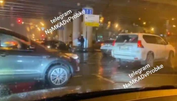 Авария с участием трех автомобилей произошла на Можайском шоссе