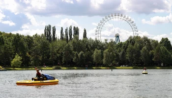 Фотовыставка ко Дню мецената открылась в Измайловском парке столицы