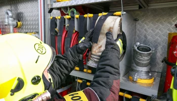 АЗС и припаркованные машины загорелись в Ростове-на-Дону АЗС и припаркованные машины загорелись в Ростове-на-Дону