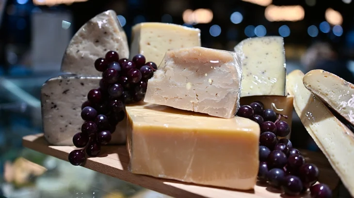 Пекорино, бофор и аппенцеллер: какие 10 сыров стоит купить на московской ярмарке Пекорино, бофор и аппенцеллер: какие 10 сыров стоит купить на московской ярмарке