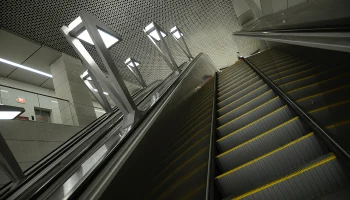 «МК»: Две пенсионерки пострадали после падения с эскалатора в московском метро «МК»: Две пенсионерки пострадали после падения с эскалатора в московском метро