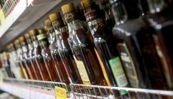 Продажу алкоголя в День знаний ограничат в 60 регионах России