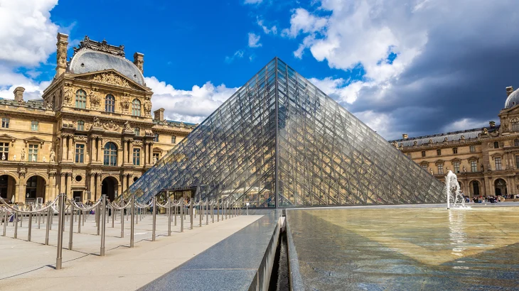 Директор Лувра ушла в отставку Директор Лувра ушла в отставку