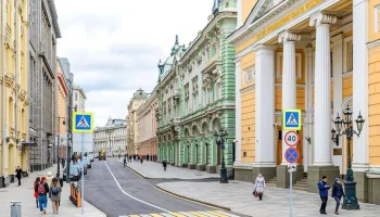 Дорожно-ремонтные работы начались на улице Ильинке в Москве
