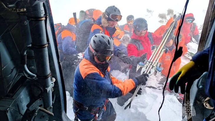 Спасатели нашли тело второго пропавшего под лавиной на Камчатке туриста