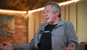 Экс-супруга Ефремова Гольянова опровергла роман актера с Дарьей Белоусовой