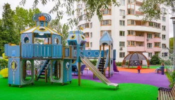 Собянин: В Москве создают новые игровые и развивающие площадки для детей