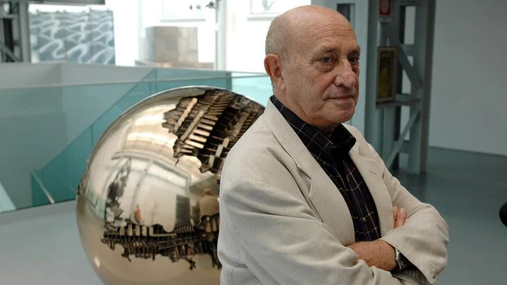 Умер итальянский скульптор Арнальдо Помодоро Умер итальянский скульптор Арнальдо Помодоро