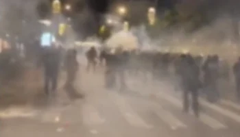 Афинская полиция применила слезоточивый газ и светошумовые гранаты против анархистов Афинская полиция применила слезоточивый газ и светошумовые гранаты против анархистов