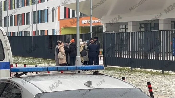 Во всех школах в Одинцове были усилены меры безопасности Во всех школах в Одинцове были усилены меры безопасности