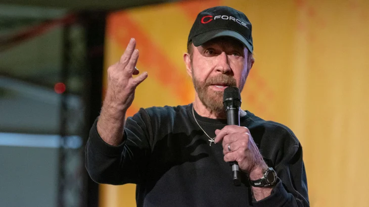 Чемпион мира по карате и «Крутой Уокер»: чем запомнился Чак Норрис Чемпион мира по карате и «Крутой Уокер»: чем запомнился Чак Норрис