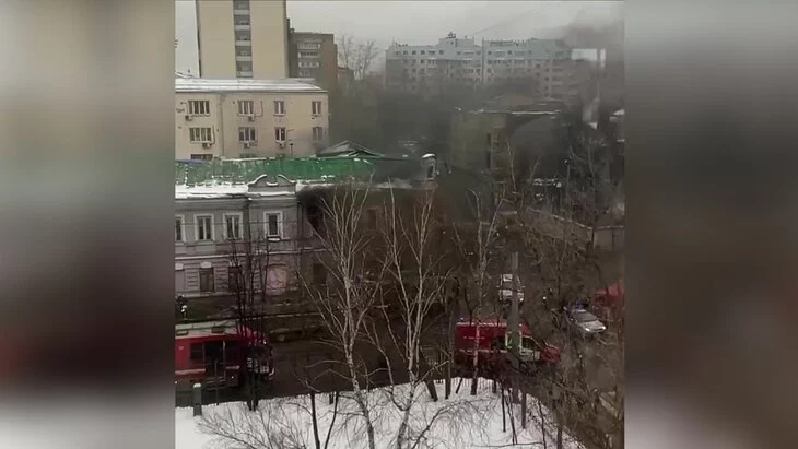В центре Москвы загорелось здание горкома КПРФ и пожарная часть В центре Москвы загорелось здание горкома КПРФ и пожарная часть