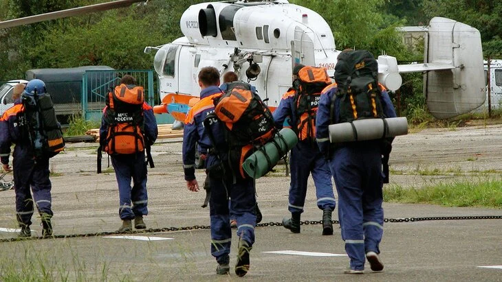 Туристическая группа оказалась отрезана от маршрута из-за дождей в Сочи Туристическая группа оказалась отрезана от маршрута из-за дождей в Сочи