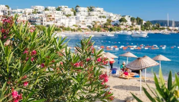 IHA: В турецкой Анталье упала кабинка фуникулера, люди зависли на высоте