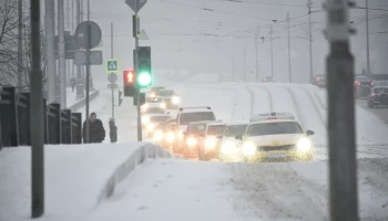 ЦОДД рекомендовал москвичам использовать в метель общественный транспорт