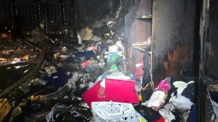 Пожар произошел в квартире дома на улице Кулакова в Москве, женщина погибла Пожар произошел в квартире дома на улице Кулакова в Москве, женщина погибла