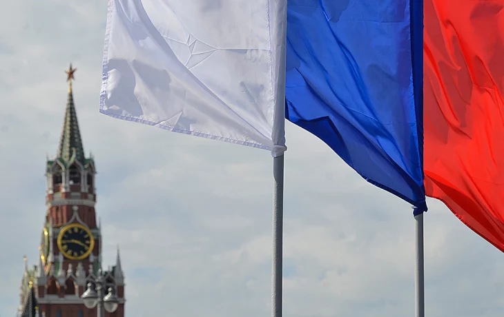 В Госдуме предложили включить исполнение гимна РФ в обязательную школьную программу В Госдуме предложили включить исполнение гимна РФ в обязательную школьную программу