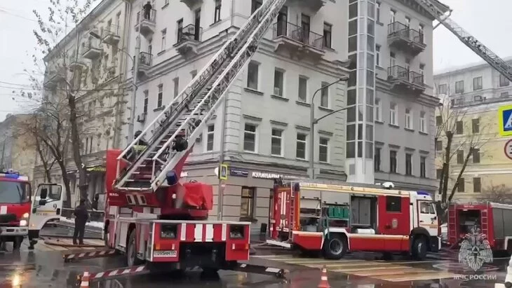 Причиной возгорания в доме в центре Москвы могло стать замыкание