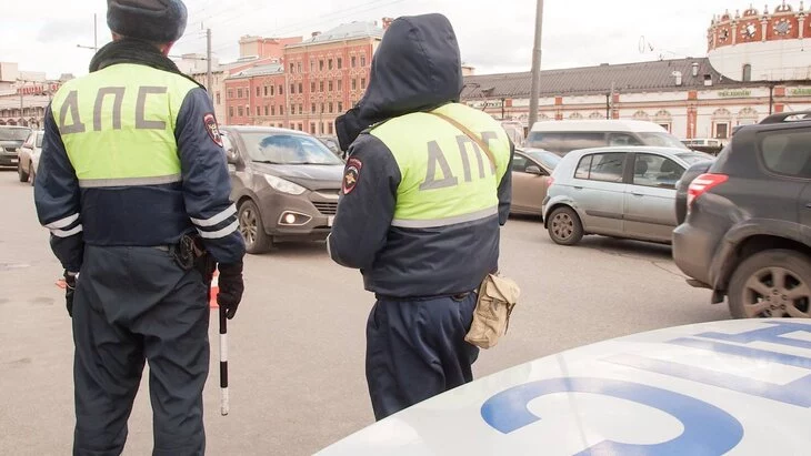 Мужчина задержан в Москве за попытку дать взятку в 1 млн рублей инспектору ДПС