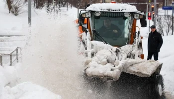 МЧС перебросит дополнительную технику на Камчатку для уборки снега